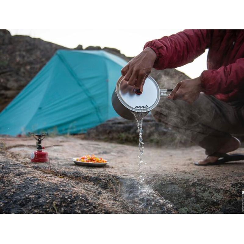MSR Ceramic 2 Pot Set Outdoor Action- product in use (3)