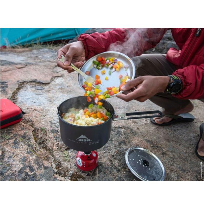 MSR Ceramic 2 Pot Set Outdoor Action- product in use (4)